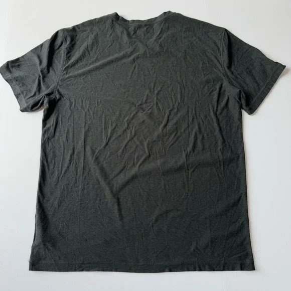 Vuori Strato Tech V-Neck Tee Charcoal Heather XL - Picture 9 of 9
